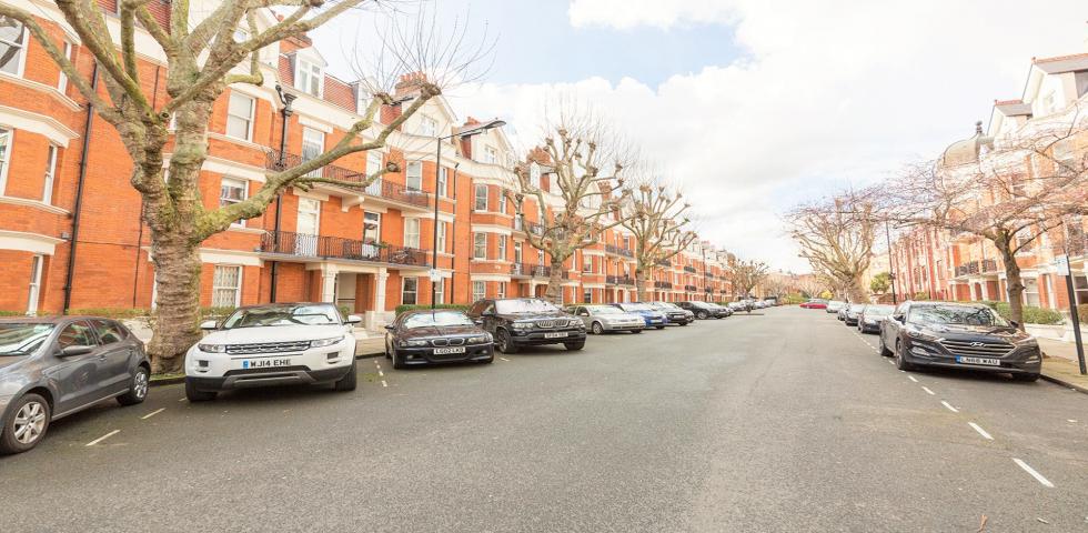 			3 Bedroom, 1 bath, 1 reception Flat			 Castellain Road, MAIDA VALE